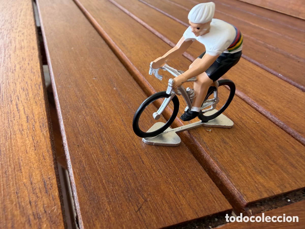 Hobbys: Figura miniatura de ciclista campe&oacute;n del mundo para colecci&oacute;n. Nuevo a estrenar.