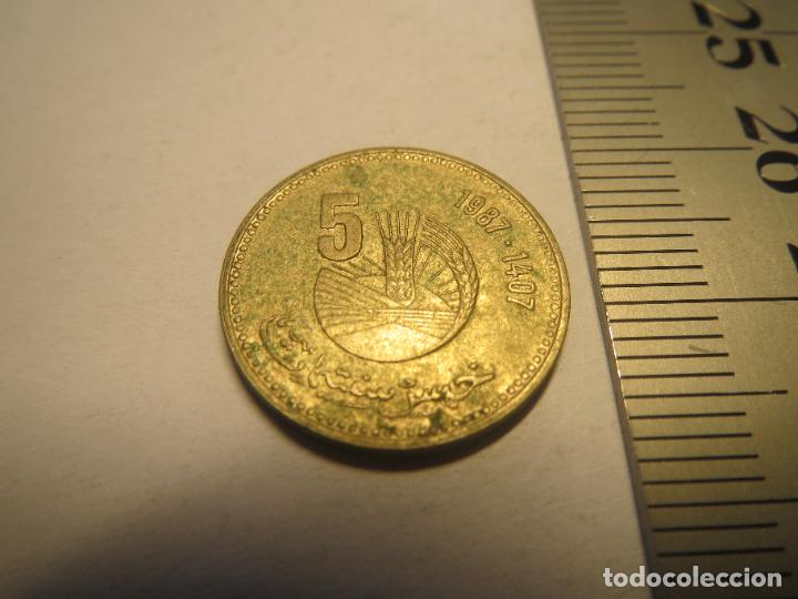 Monedas antiguas de &Aacute;frica: MONEDA 5 CENTIMOS DE DIRHAM 1987 1407 CENTIMES (1) - Foto 1