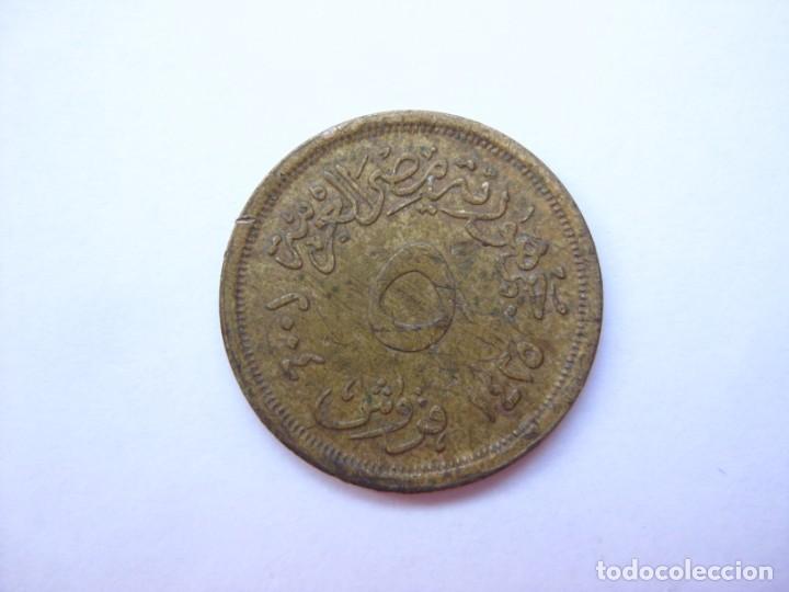 Monedas antiguas de &Aacute;frica: MONEDA EGIPTO 5 PIASTRAS 2004 - Foto 2
