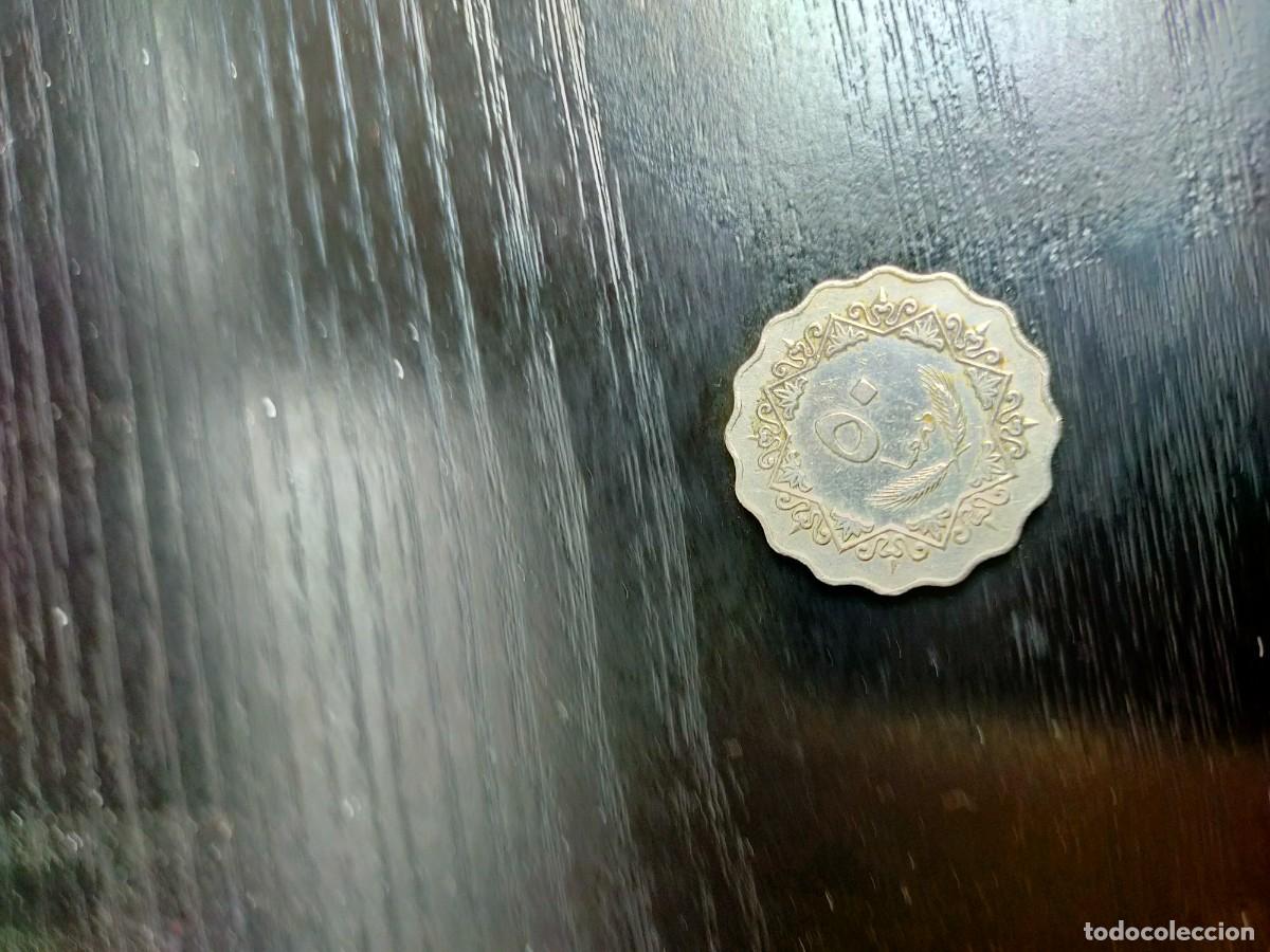 Monedas antiguas de &Aacute;frica: 50 dirhams Libia 1975 - Foto 2