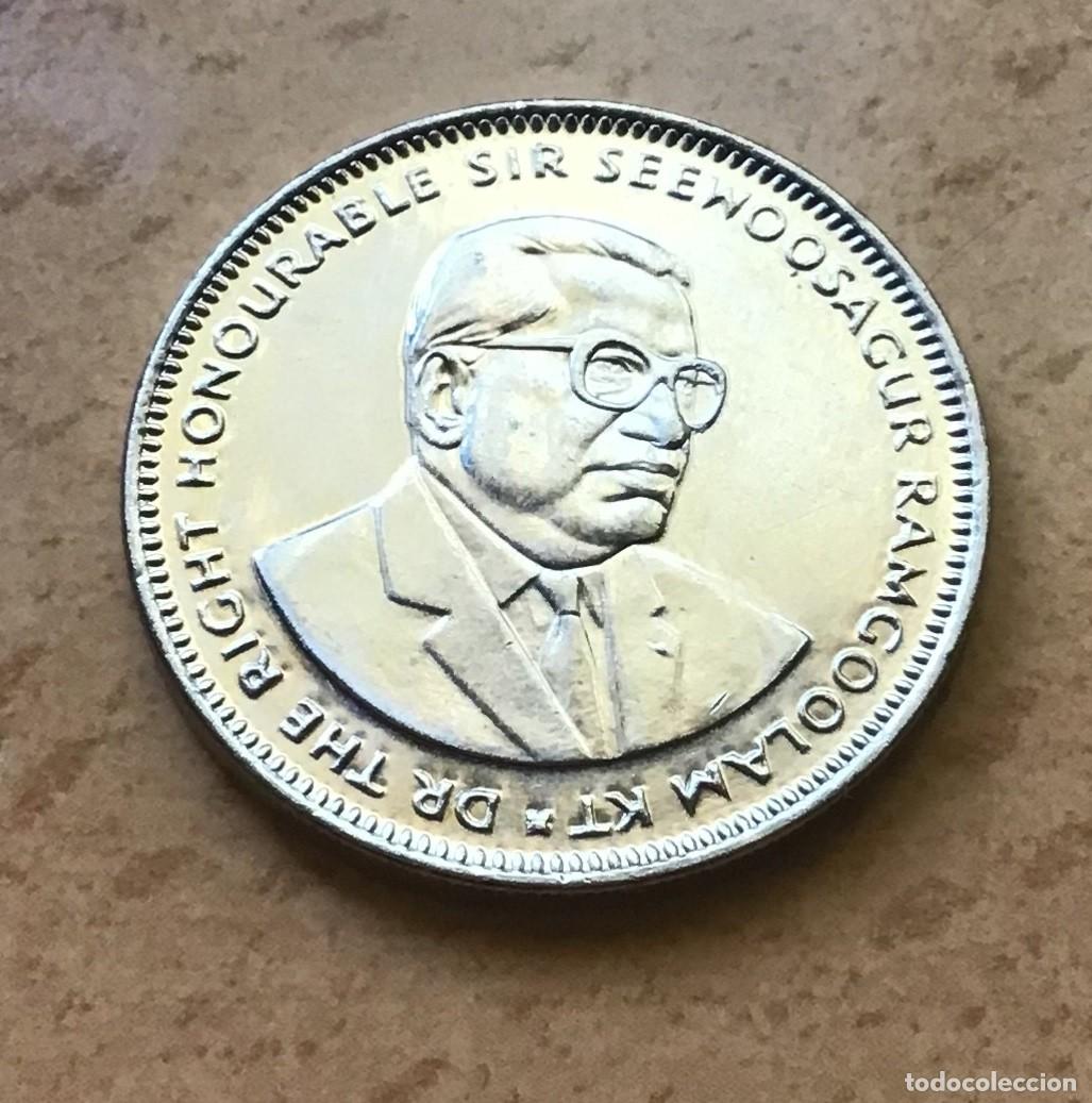 Monedas antiguas de &Aacute;frica: 1 rupia de Islas Mauricio. A&ntilde;o 2012 - Foto 2