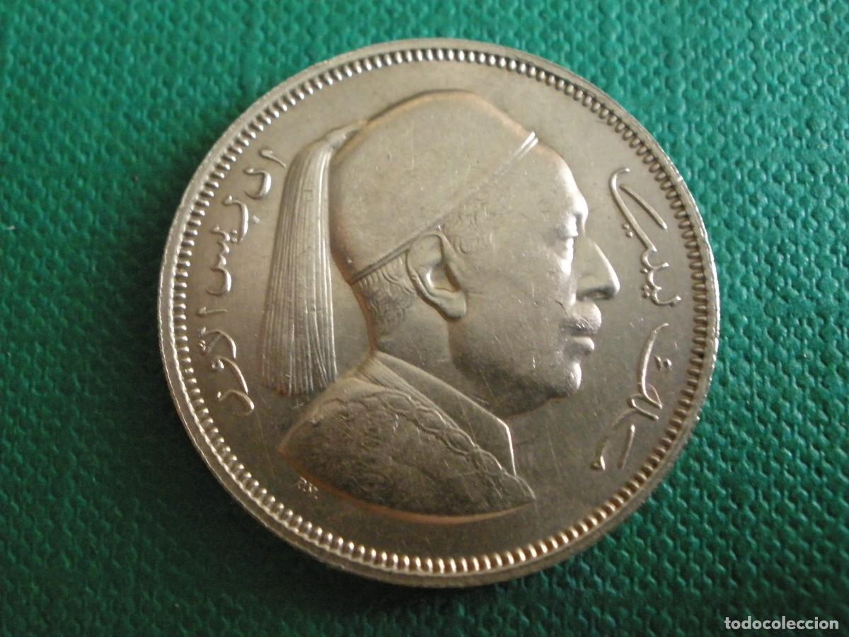 Alte M&uuml;nzen aus Afrika: Moneda de 2 Quirsh (Piastras) de Libia 1952 &mdash; Rey Idris I con fez real