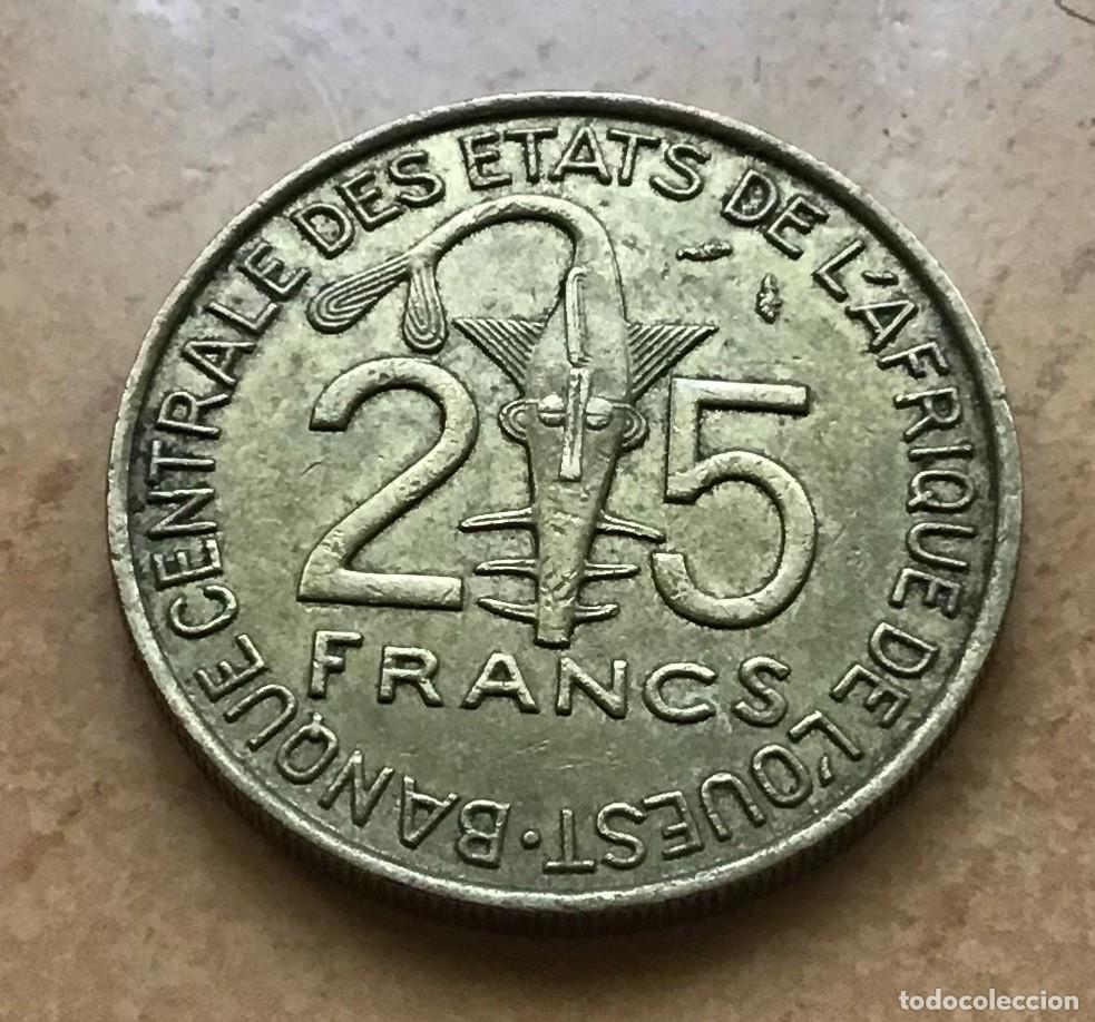 Monedas antiguas de &Aacute;frica: 25 francos de &Aacute;frica del Oeste. A&ntilde;o 1975
