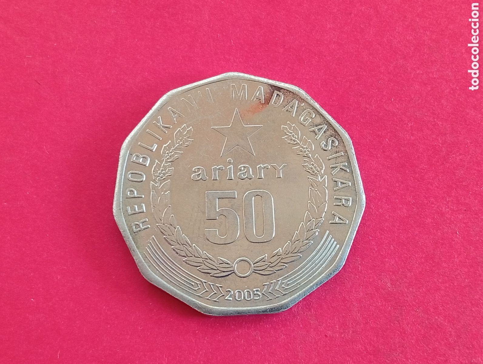 Monedas antiguas de &Aacute;frica: 50 ariary de Madagascar 2005