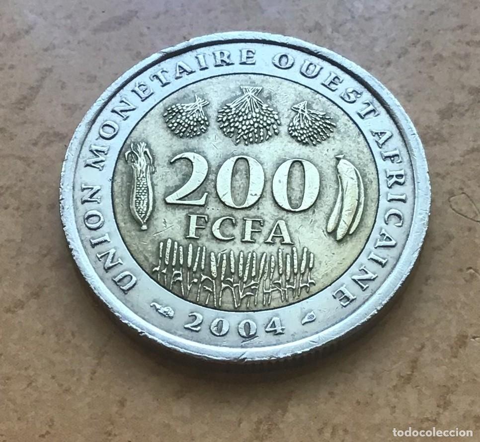 Monedas antiguas de &Aacute;frica: 200 francos de &Aacute;frica del Oeste. A&ntilde;o 2004