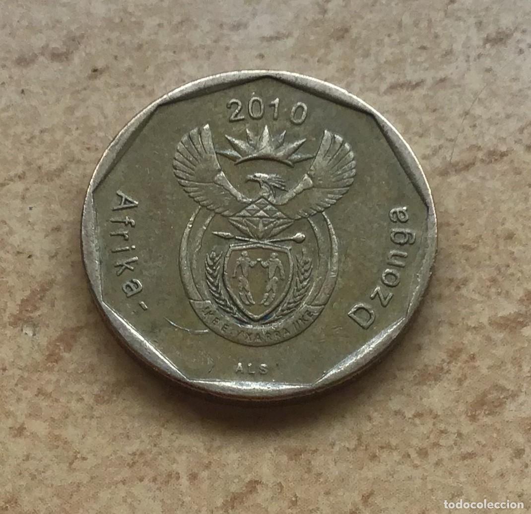 Monedas antiguas de &Aacute;frica: 50 centavos de Sud&aacute;frica. A&ntilde;o 2010