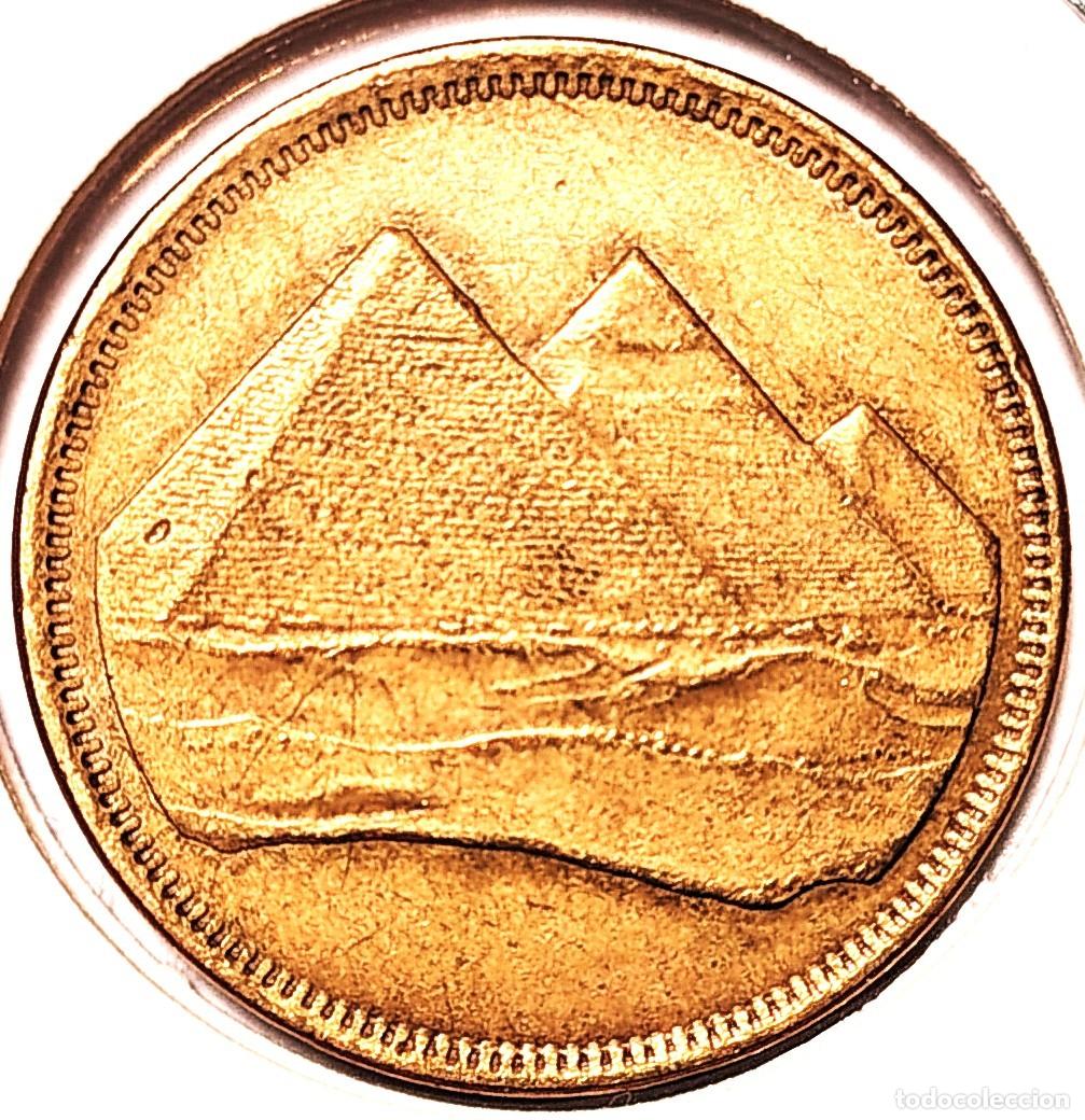 Monedas antiguas de &Aacute;frica: EGIPTO (1971-) - 5 PIASTRAS 1984-AH1404 - A - 4,90 GR. BRONCE DE ALUMINIO - DIAMETRO 23 mm - KM#555