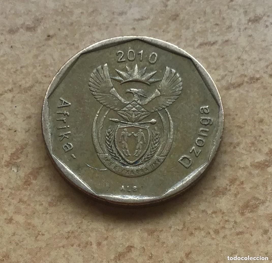 Monedas antiguas de &Aacute;frica: 50 centavos de Sud&aacute;frica. A&ntilde;o 2010