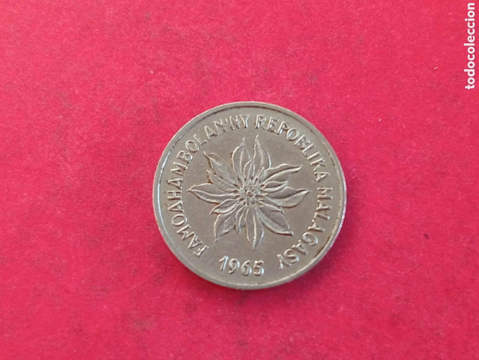 Monedas antiguas de &Aacute;frica: 2 francos de Madagascar 1965 - Foto 2