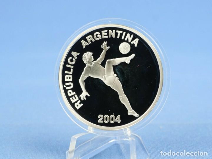 Monedas antiguas de Am&eacute;rica: ARGENTINA 5 PESOS 2004 - Foto 1