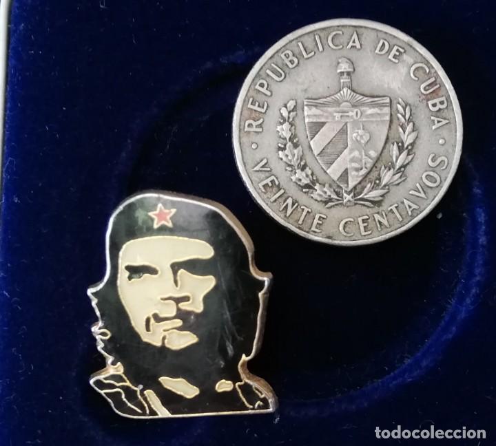 Monedas antiguas de Am&eacute;rica: Pin Che Guevara y moneda de Cuba - Foto 1