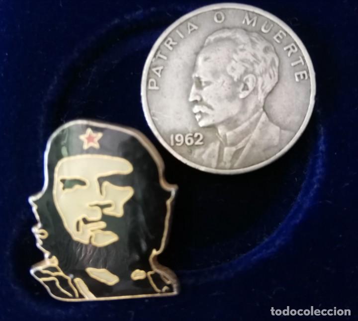Monedas antiguas de Am&eacute;rica: Pin Che Guevara y moneda de Cuba - Foto 2
