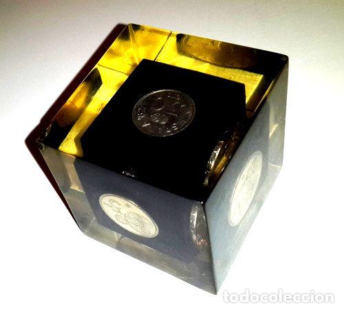 Monedas antiguas de Am&eacute;rica: cubo de metacrilato monedas espana mundial de futbol 1982