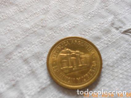 Monedas antiguas de Am&eacute;rica: moneda con error ovni sobre columna izquierda 50 ctvos