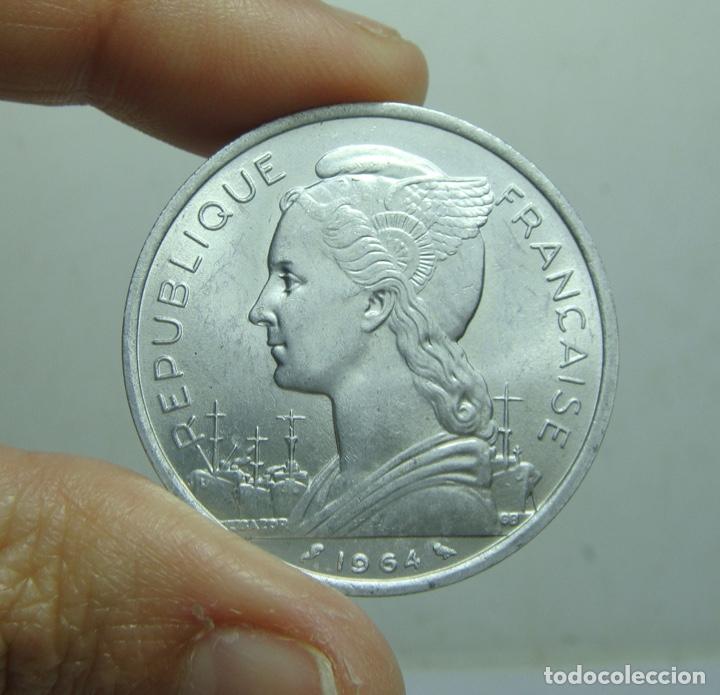 Monedas antiguas de Am&eacute;rica: 5 Francos. Islas Comores - 1964 - Foto 2