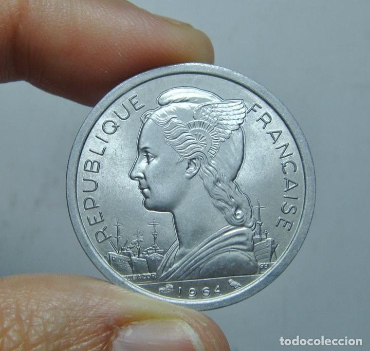 Monedas antiguas de Am&eacute;rica: 2 Francos. Islas Comores - 1964 - Foto 2