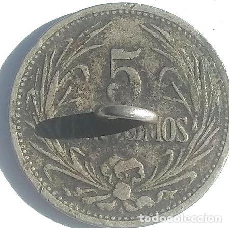 Monedas antiguas de Am&eacute;rica: boton en moneda de 5 centesimos uruguay - Foto 1