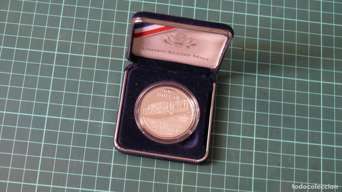 Monedas antiguas de Am&eacute;rica: Moneda conmemorativa de 1 dolar &rdquo;First Flight&rdquo; - Foto 2