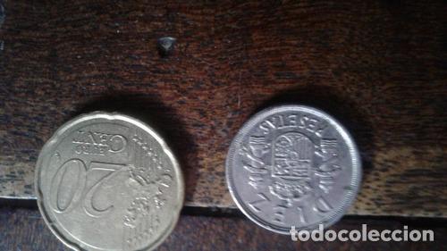 Monedas antiguas de Am&eacute;rica: dos monedas de espana - Foto 1