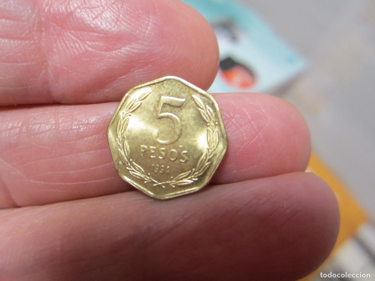 Monedas antiguas de Am&eacute;rica: MONEDA DE CHILE DE 5 PESOS DE 1994 - Foto 2