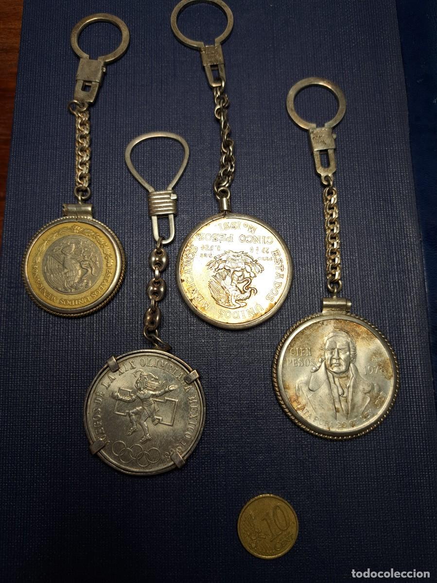 Monedas antiguas de Am&eacute;rica: Cuatro monedas mexicanas en llavero. Tres de plata.