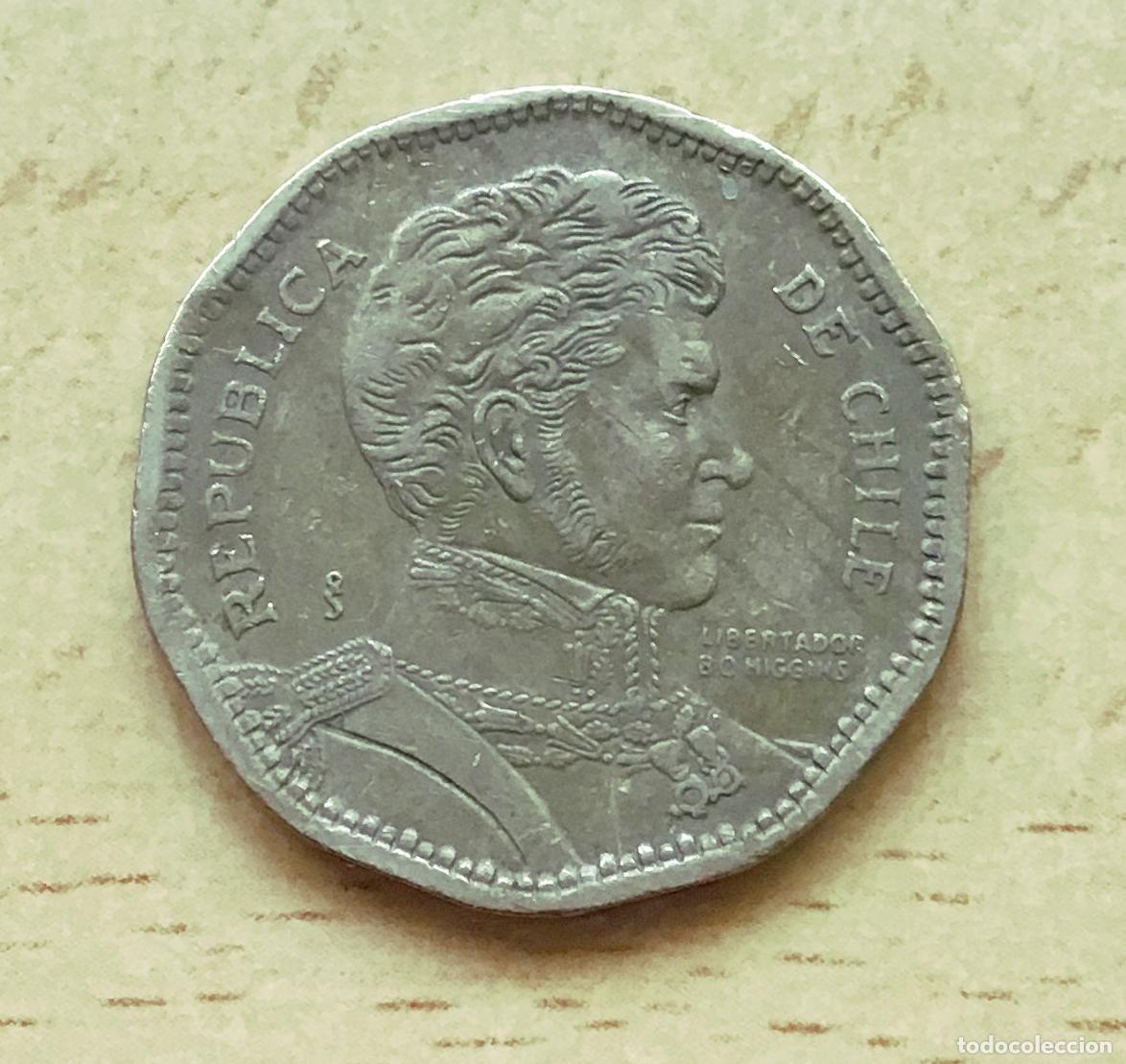 Monedas antiguas de Am&eacute;rica: 50 pesos de Chile. A&ntilde;o 2002 - Foto 2