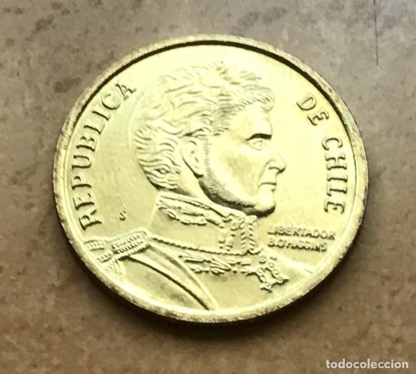 Monedas antiguas de Am&eacute;rica: 10 pesos de Chile. A&ntilde;o 2015 - Foto 2