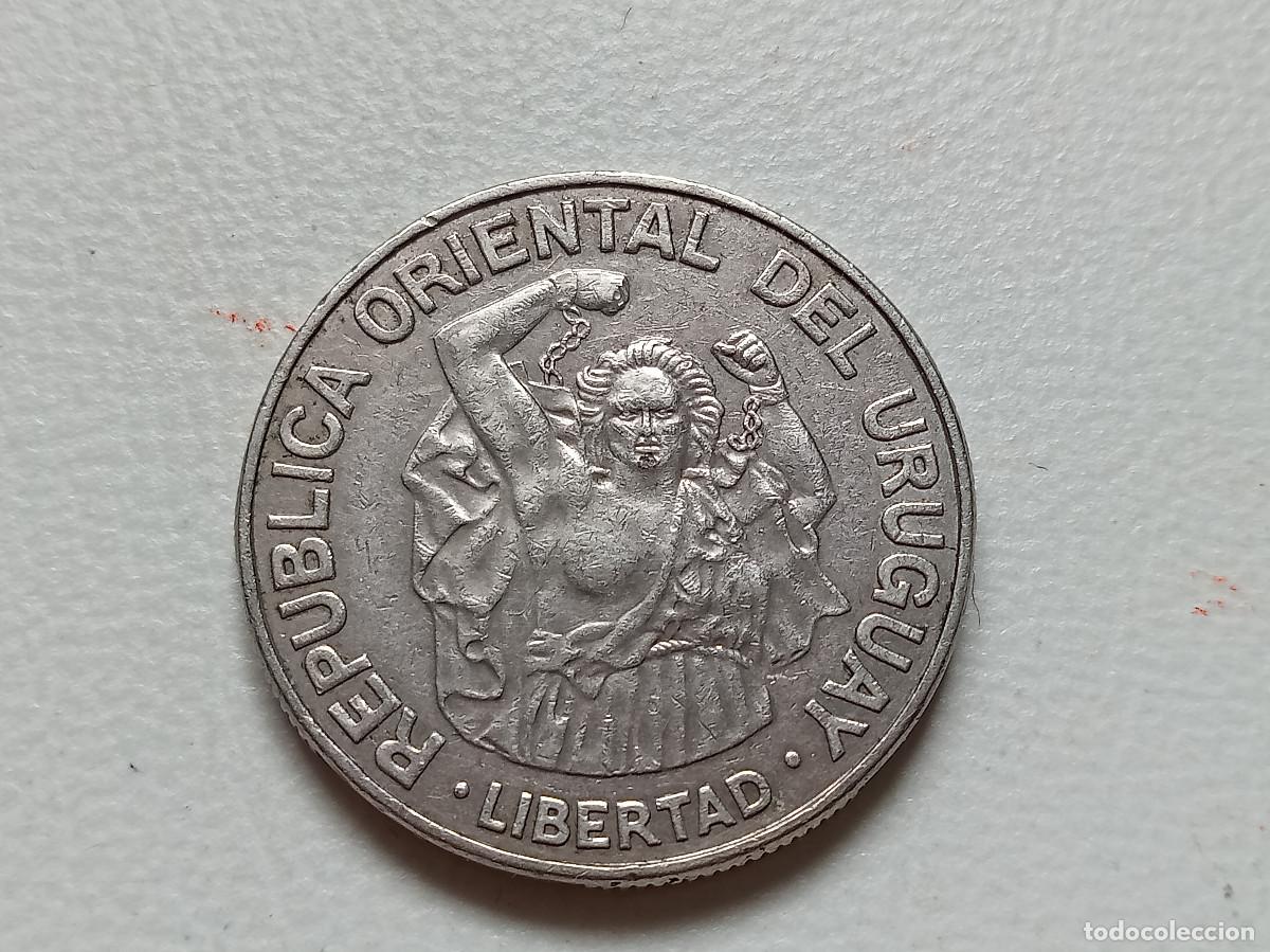 Monedas antiguas de Am&eacute;rica: URUGUAY 200 PESOS 1989 LIBERTAD MBC+