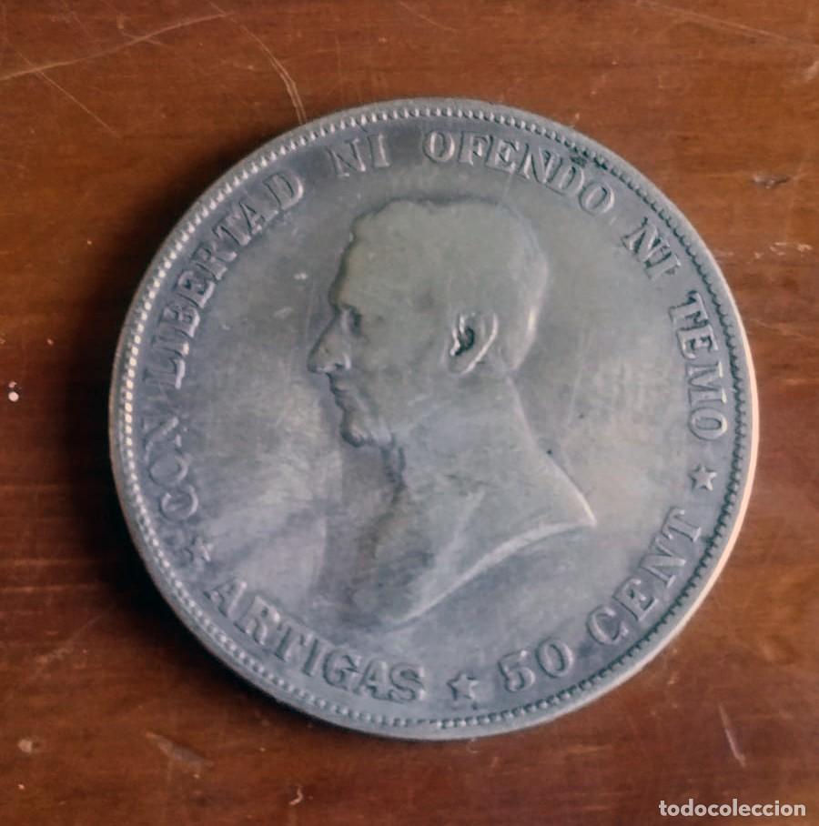 Monete antiche di America: 50 Cent&eacute;simos de Uruguay, acu&ntilde;ada en 1917.