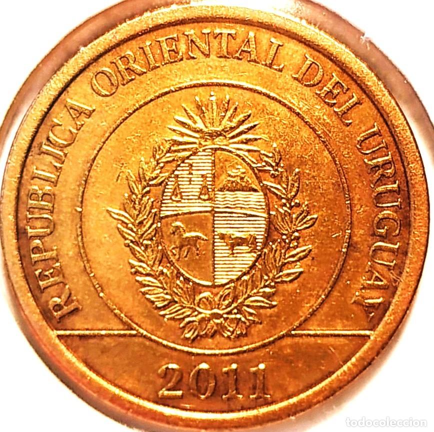 Monedas antiguas de Am&eacute;rica: URUGUAY (1994-) - 2 PESOS 2011 (CARPINCHO) - PESO URUGUAYO - A - 4,50 GR. ACERO BRONCEADO