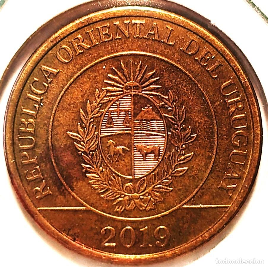 Monedas antiguas de Am&eacute;rica: URUGUAY (1994-) - 2 PESOS 2019 (CARPINCHO) - PESO URUGUAYO - A - 4,50 GR. ACERO BRONCEADO