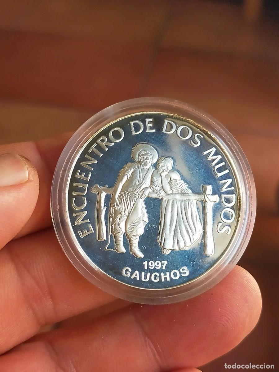 Monedas antiguas de Am&eacute;rica: MONEDA 250 DOSCIENTOS CINCUENTA PESOS URUGUAY GAUCHOS 1997 PLATA ENCUENTRO DOS MUNDOS