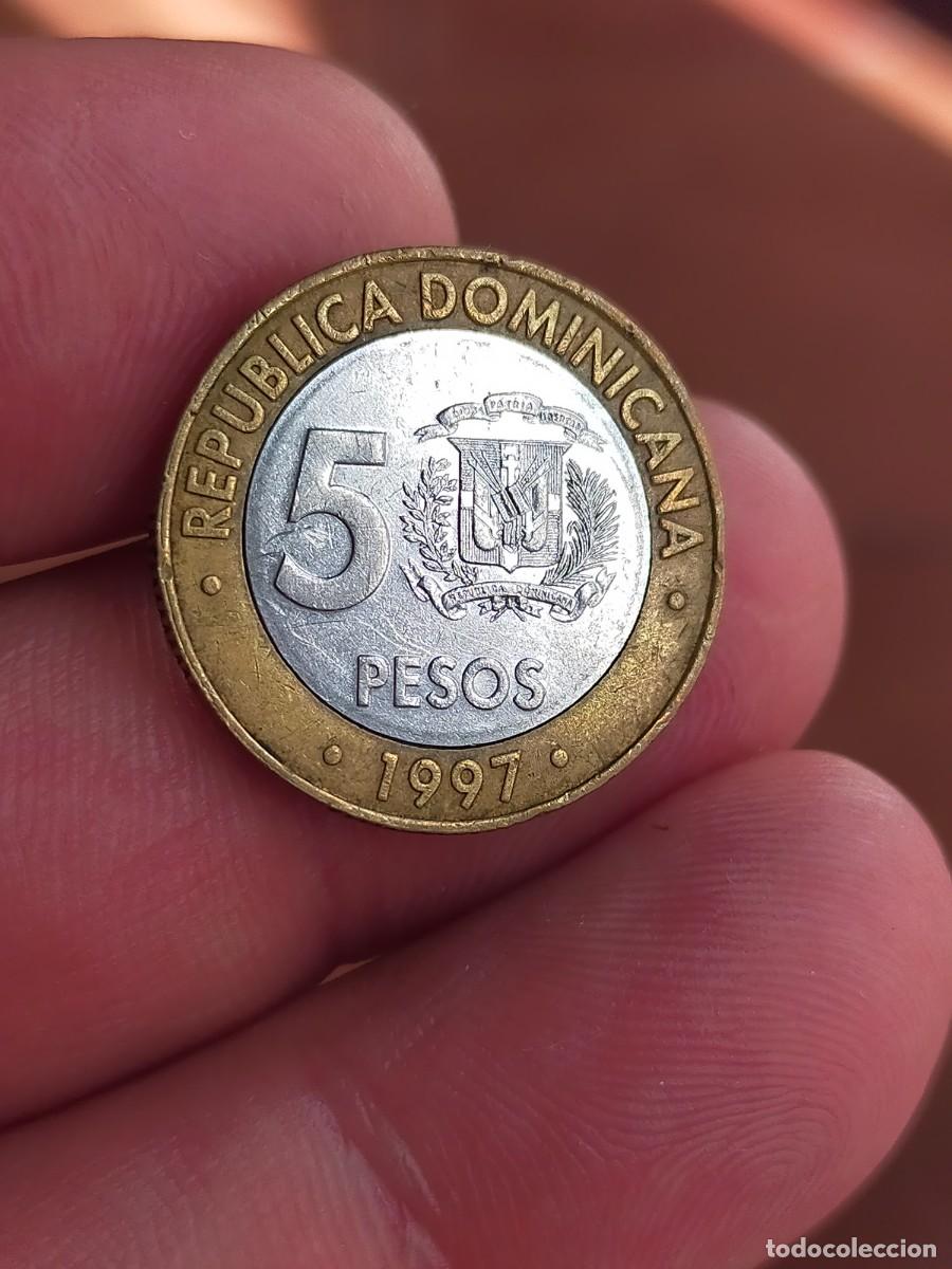 Monedas antiguas de Am&eacute;rica: MONEDA DE 5 CINCO PESOS REPUBLICA DOMINICANA 1997 1947 BUENA CONSERVACION 50 ANIVERSARIO BANCO
