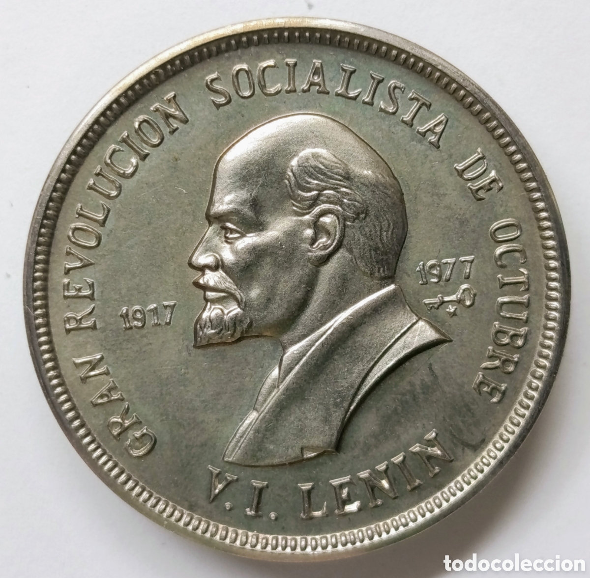 Monedas antiguas de Am&eacute;rica: CUBA. MONEDA DE UN PESO. CU-NI 1977. &ldquo;60TH ANIVERSARIO REVOLUCI&Oacute;N SOCIALISTA. V. I. LENIN&rdquo;. MUY RARA