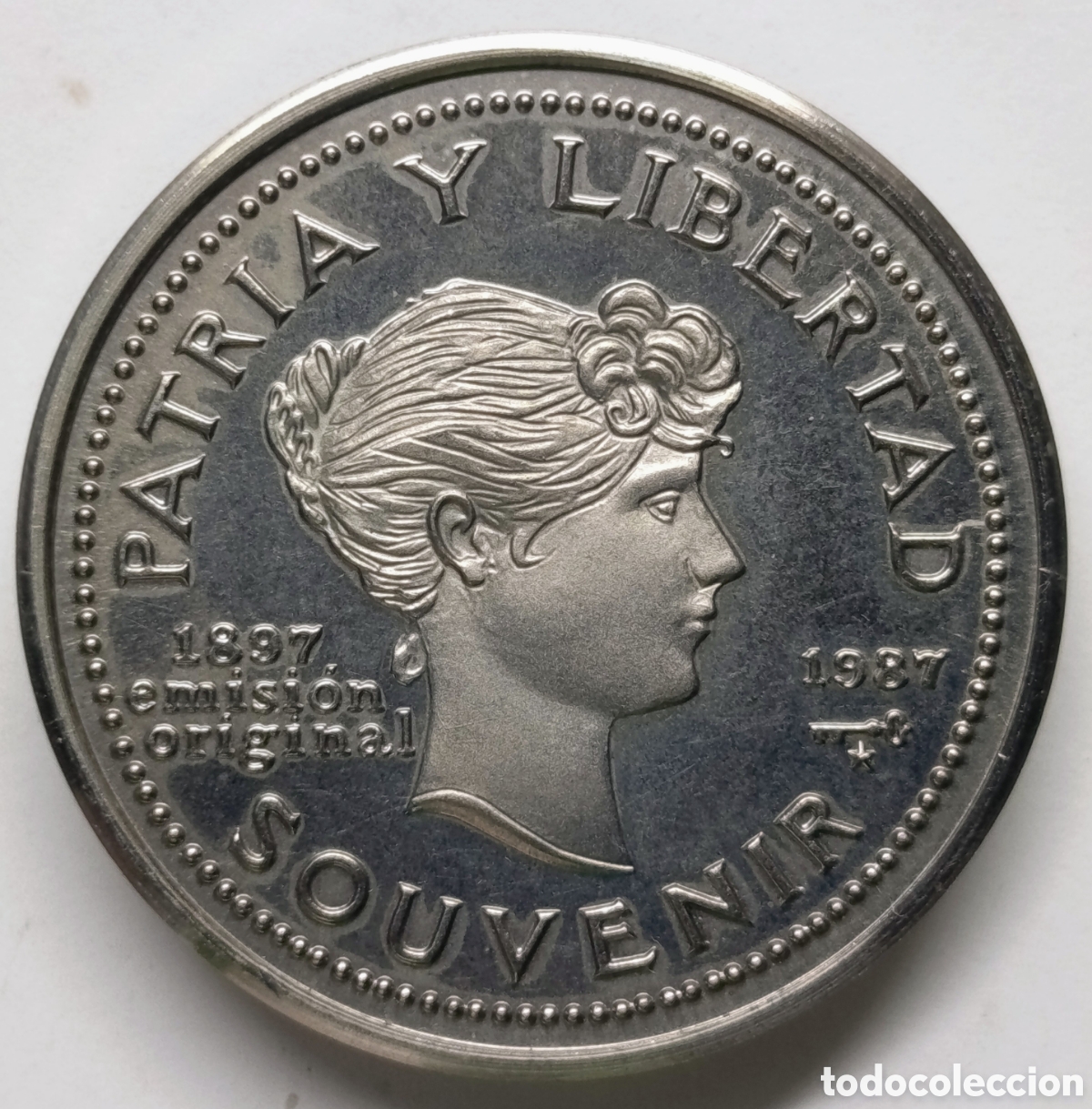 Monedas antiguas de Am&eacute;rica: CUBA. UN PESO &ldquo;PATRIA Y LIBERTAD. 1897 1987 EMISI&Oacute;N ORIGINAL SOUVENIR&rdquo; COBRE-N&Iacute;QUEL. RARA