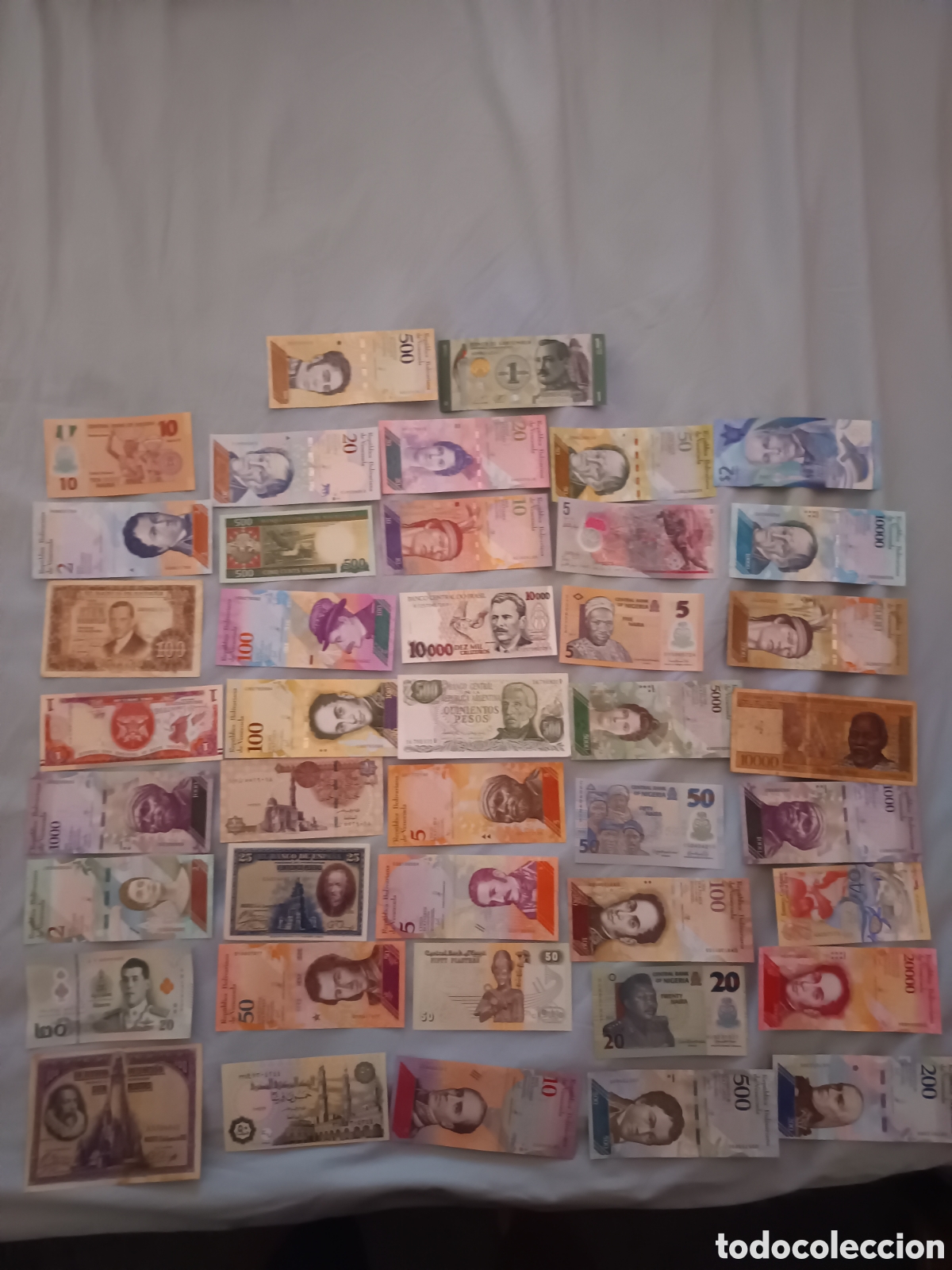 Monedas antiguas de Am&eacute;rica: Lote 42 Billetes del Mundo.