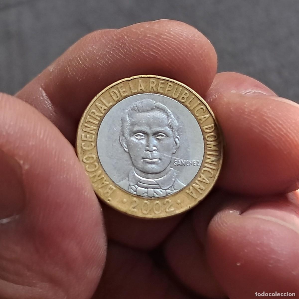 Monedas antiguas de Am&eacute;rica: MONEDA REP&Uacute;BLICA DOMINICANA 5 PESOS (magn&eacute;tica) 2002 F, KM# 89, Sch&ouml;n# 149, N# 2504.