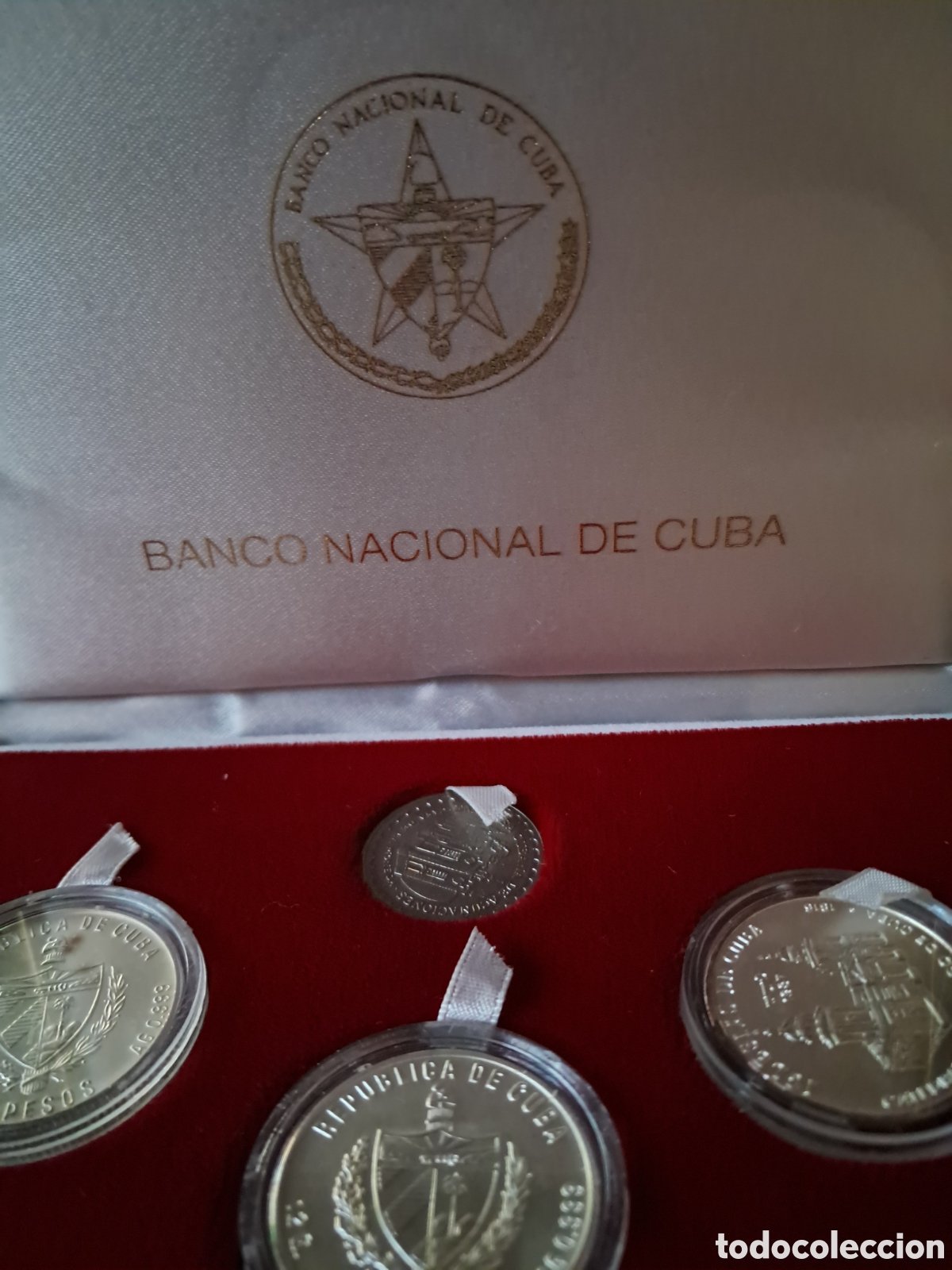 Monedas antiguas de Am&eacute;rica: Estuche oficial / Set 3 monedas de 5 pesos + Medalla / Plata PURA .999 / 1981 / Cuba