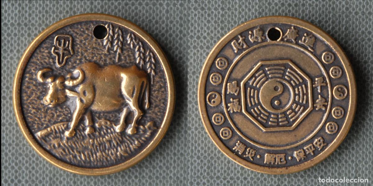 Monete antiche di Asia: COLGANTE CON FORMA DE MONEDA