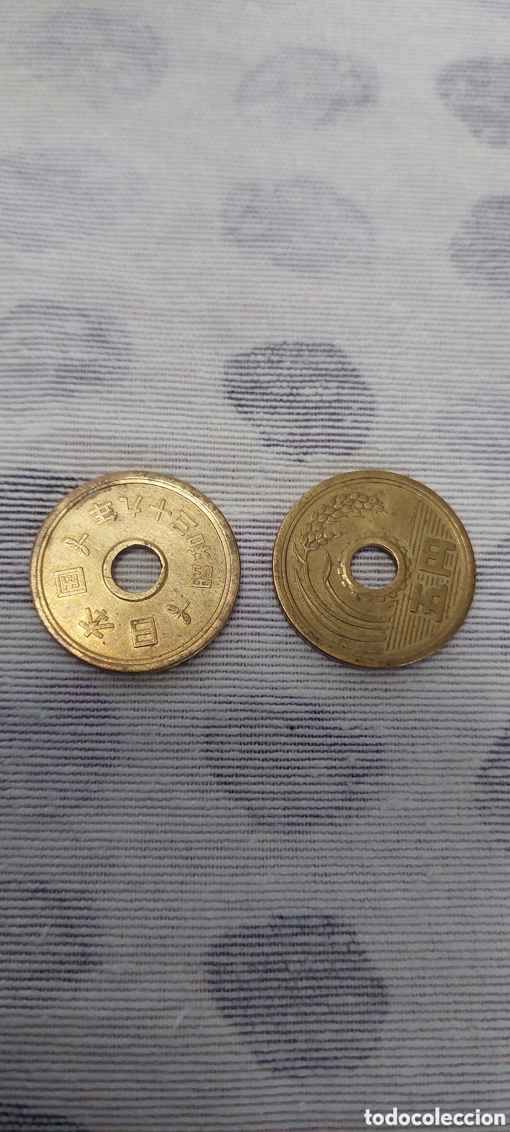 Monedas antiguas de Asia: 2 monedas 5 Yenes 1982. - Foto 1