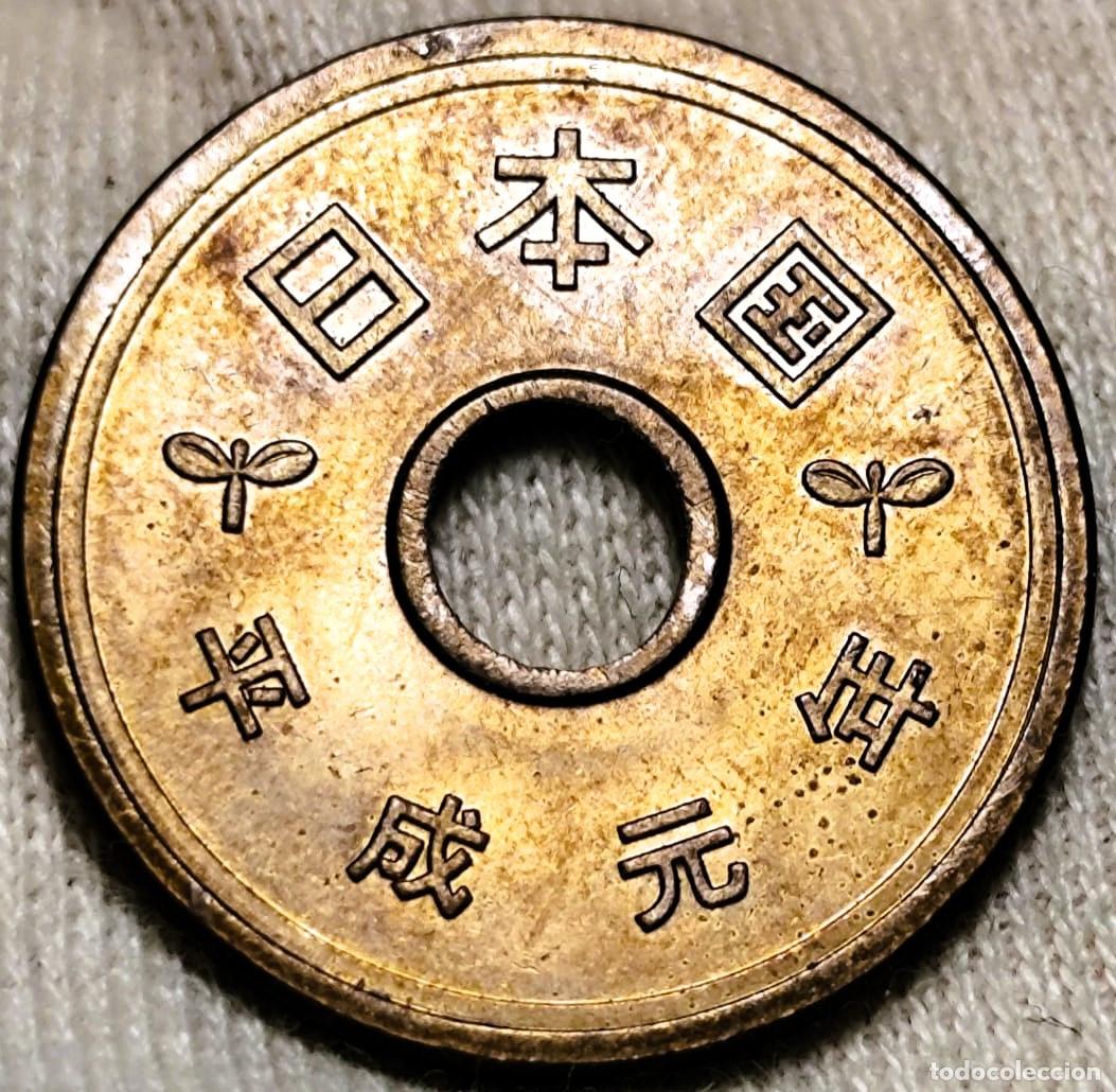 Monete antiche di Asia: Jap&oacute;n &ndash; 5 Yen 1989 (Heisei 1) &ndash; Sin Circular (SC) Lote 2376