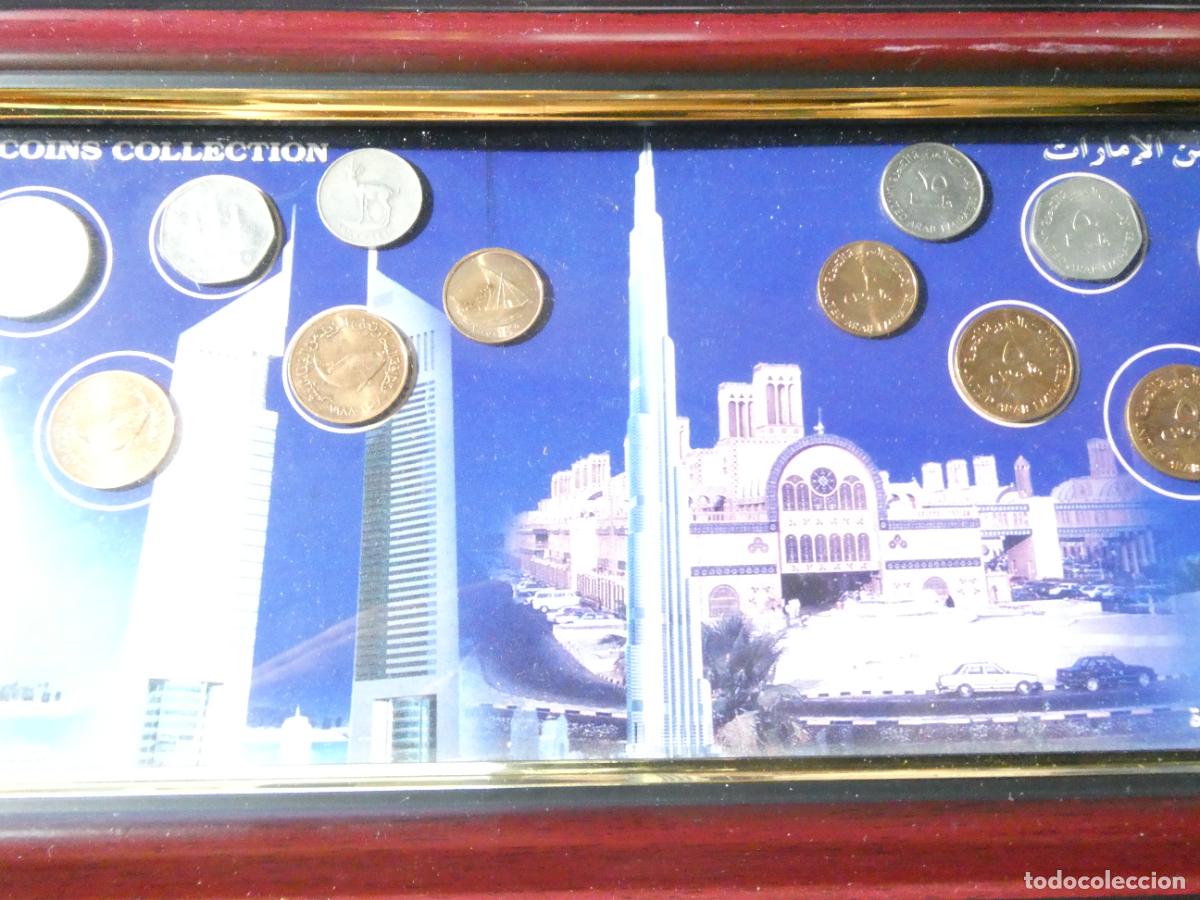 Monedas antiguas de Asia: CUADRO RECUERDO SOUVENIR. COLECCI&Oacute;N 12 MONEDAS DE EMIRATOS &Aacute;RABES UNIDOS. 34X17CM.