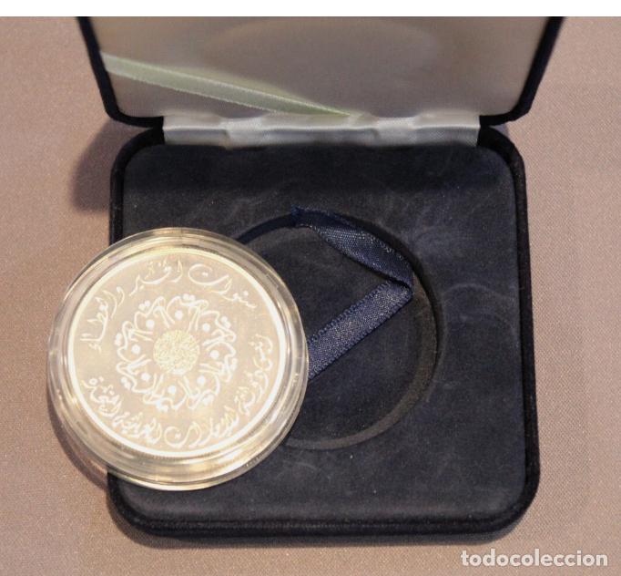 Monedas antiguas de Asia: EMIRATOS ARABES 50 DIRHAMS 1996 - Foto 2