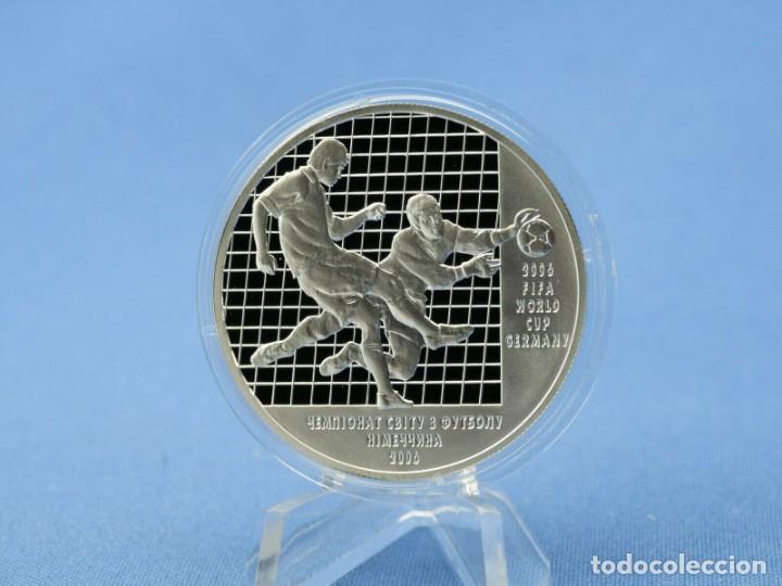 Old Coins of Europe: UCRANIA 10 HRYVNIAS 2004
