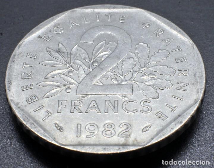 Monedas antiguas de Europa: Francia, 2 francos 1982 - Foto 2