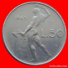 Monedas antiguas de Europa: MONEDA DE ITALIA 50 LIRAS AÑO 1965 USADA BUENA CONSERVACIÓN PROTEGIDA EN CARTÓN. Lote 247426370