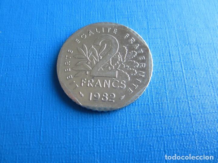 Monedas antiguas de Europa: moneda de Francia de 2 francos de 1982 - Foto 2