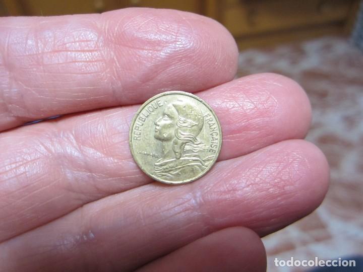 Monedas antiguas de Europa: MONEDA DE FRANCIA DE 5 C&Eacute;NTIMOS DE 1982 - Foto 1