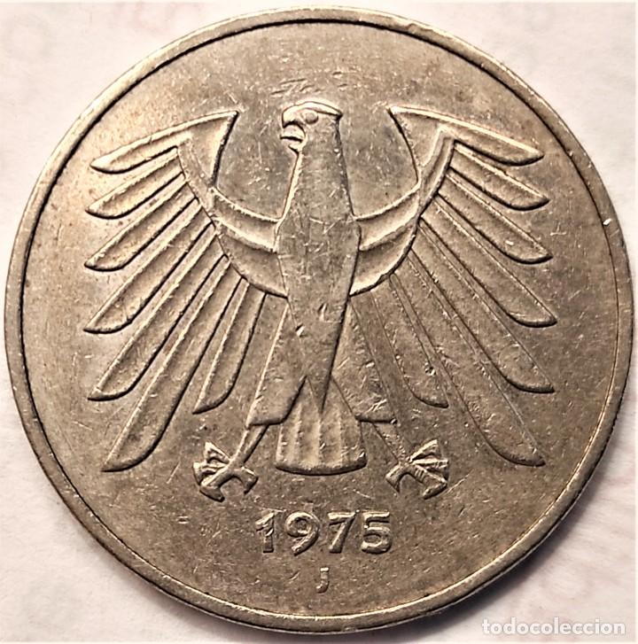 Monedas antiguas de Europa: ALEMANIA (1948-1989) - 5 DEUTSCHEMARK 1975 J - A - 10 GR. COBRE-NICKEL - DIAM 29 mm - KM#140.1 - MB
