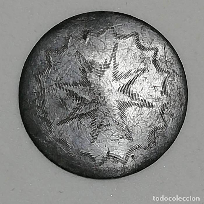 Monedas antiguas de Europa: Bot&oacute;n met&aacute;lico sin identificar, el de la imagen